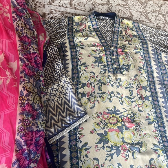 Designer Silk Kameez/Kurta - Picture 5 of 10